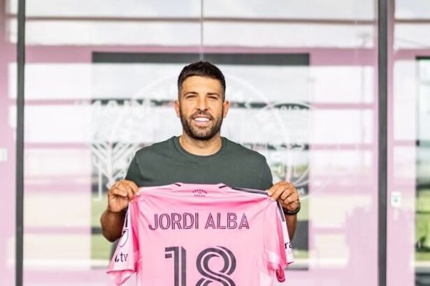 oficial jordi alba a semnat 68264fe10efe8