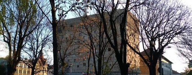 orange scoate la vanzare un palat al telefoanelor reprezentativ din romania zeci de arhitecti cer cumpararea 6826fa517d2ee