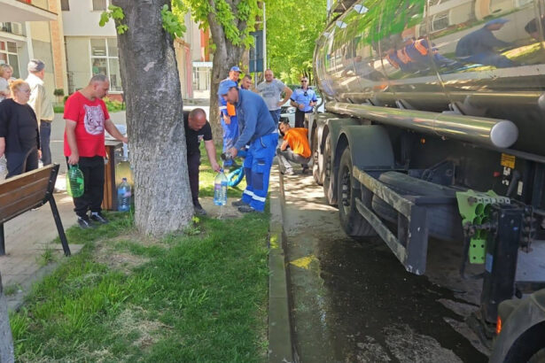 orasul pascani a ramas fara apa potabila de patru zile locuitorii beau apa de pe strada din cisterne 681665837ebad
