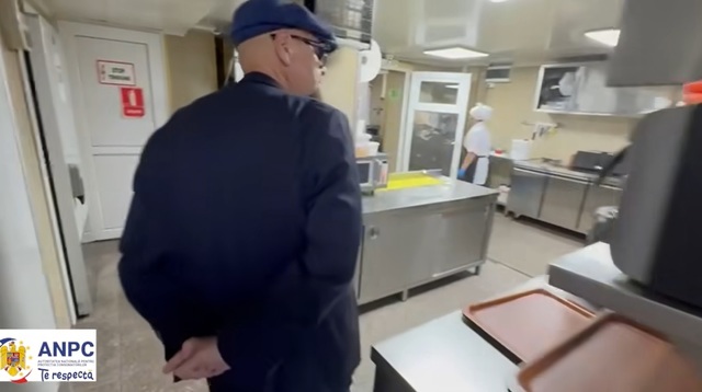 piedone a votat cu un incident am o lege a atractiei mie imi cade musca in ciorba 6817a6d0ecb64