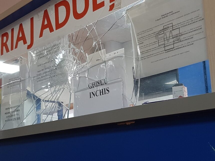 politia a intervenit la upu constanta un pacient baut a distrus geamul din triaj ghiseul a fost inchis temporar 6816f2375f396