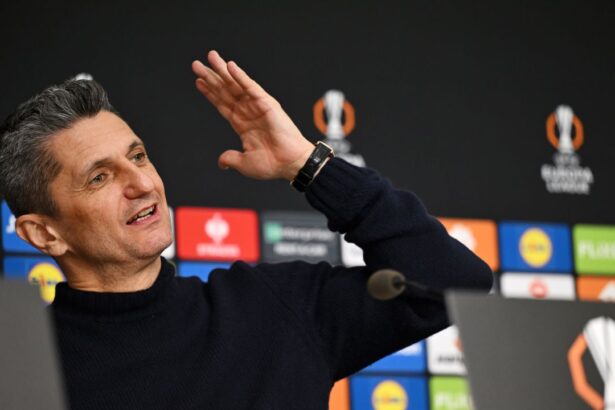 razvan lucescu l a descris intr un singur cuvant pe marius sumudica dupa ce antrenorul a plecat de la rapid 68349bab72c3c