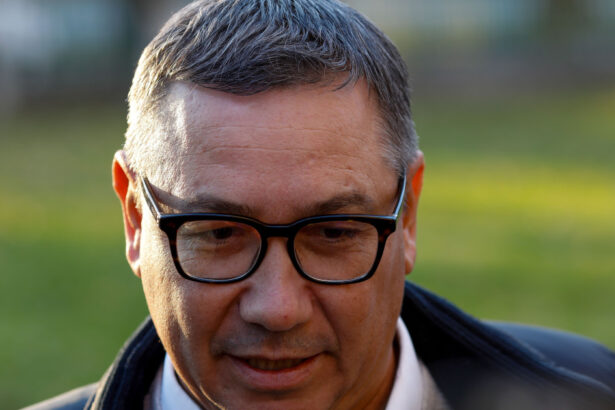 reactia companiei acuzate de victor ponta ca ar sta la baza scandalului pozelor publicate de lasconi o minciuna grosolana 6814b9c85f3f1
