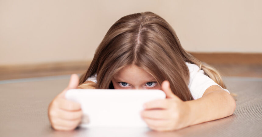 recomandarea dura a expertilor francezi expunerea copiilor sub sase ani la ecrane trebuie interzisa 68205583c2d4f