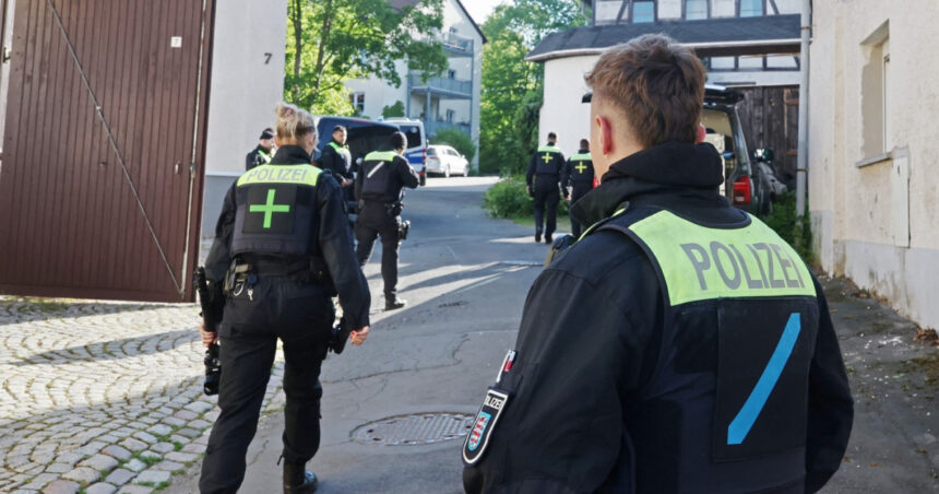 regatul germaniei a fost interzis de autoritati dupa o operatiune ampla este cea mai mare organizatie estremista din tara 6823016521e82