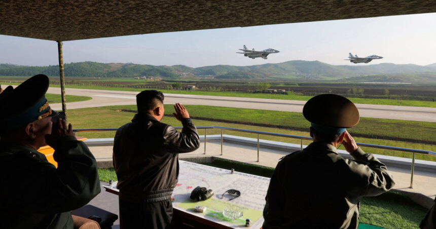 respectatul tovaras kim jong un a vizitat o unitate de aviatie din coreea de nord si a ghidat personal manevrele aeriene 6828f37306cdb