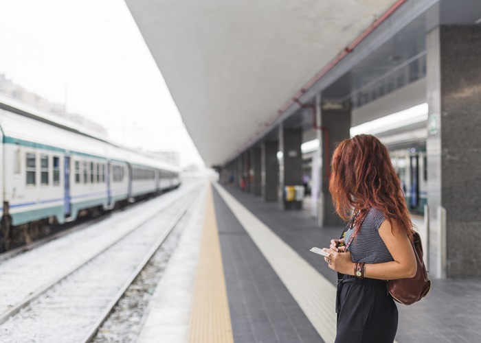 scene interzise minorilor intr un tren de pe bucuresti constanta un client vechi al sectiilor de psihiatrie si a expus zona intima 6820513e39716