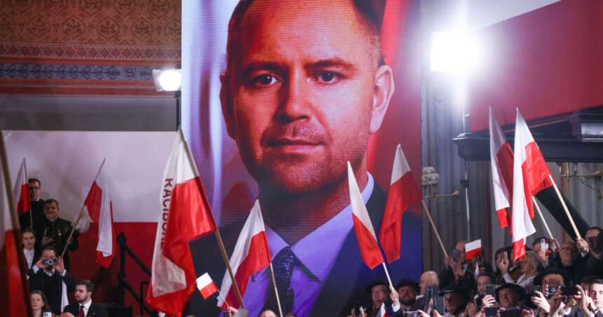 scheletele din dulapul lui karol nawrocki nu ii afecteaza candidatura la presedintia poloniei ba chiar l ar putea ajuta sa castige 6839c2adaf08c