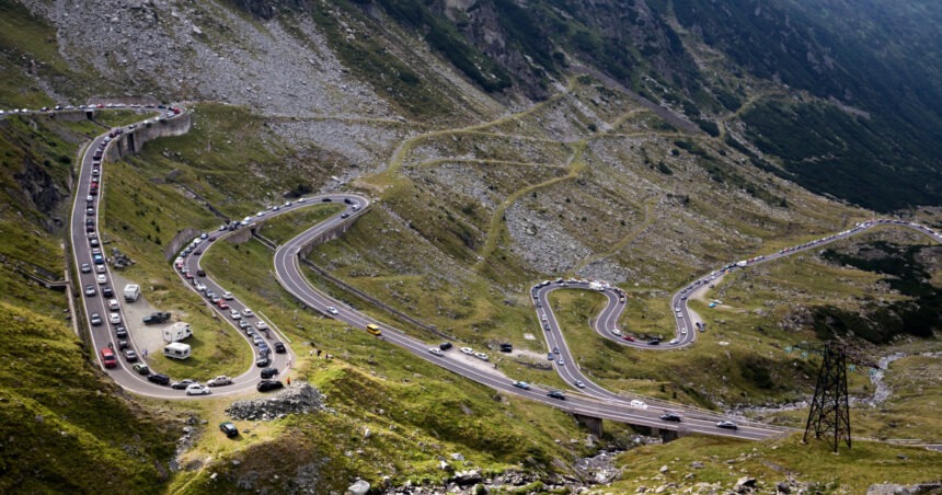 sezonul de vara pe transfagarasan 2025 cand incepe circulatia rutiera pe cel mai spectaculos drum montan din romania 68198aae9f925