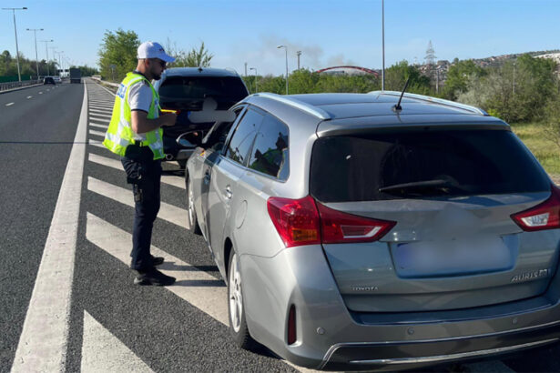 soferita cu politia pe urme pe autostrada a2 intre medgidia si cernavoda sicanase in trafic un autoturism 681879e5c4d21