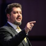 tarziu simion escaladeaza conflictul romano roman aur va avea multe probleme sa intre din nou in parlament 683180099f29d