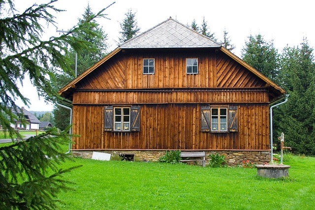 tot mai multe pensiuni si hoteluri folosesc lemnul pentru a se incadra in traditional in maramures 681c593799221