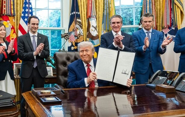 trump semneaza patru decrete prin care vrea o renastere in mars fortat a domeniului nuclear civil 6831787ed0f53