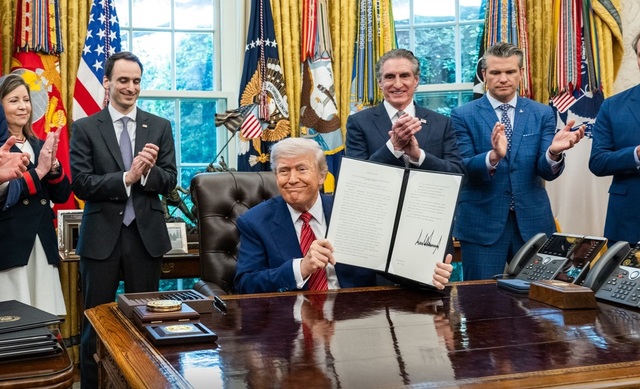 trump semneaza patru decrete prin care vrea o renastere in mars fortat a domeniului nuclear civil 6831787ed0f53