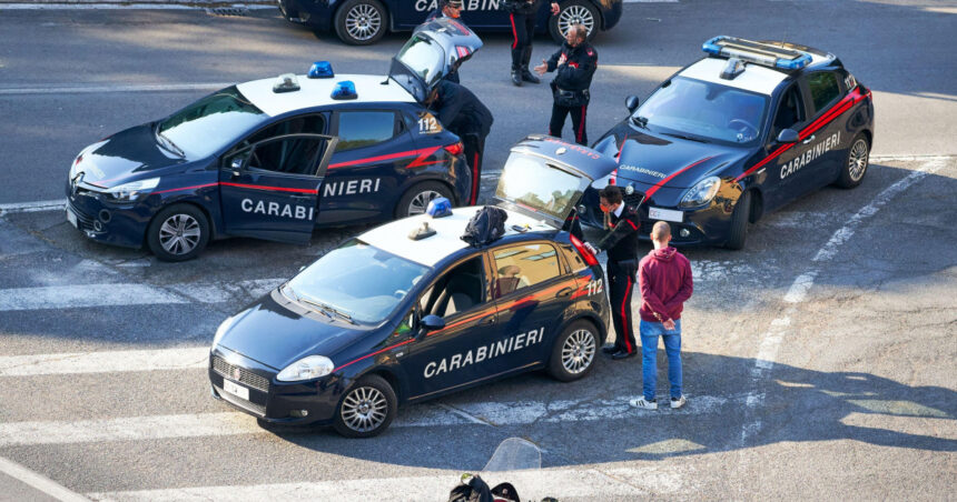 turist german urmarit de politie pe strazile din roma a fugit pe scuter cu un artefact roman antic luat ca suvenir 68302cb88cd26