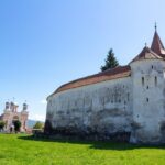 Turiștii din Transilvania pot explora bisericile fortificate construite de sași 2 turistii care merg in transilvania pot face turul bisericilor fortificate ridicate de sasi 681c8dfd94221