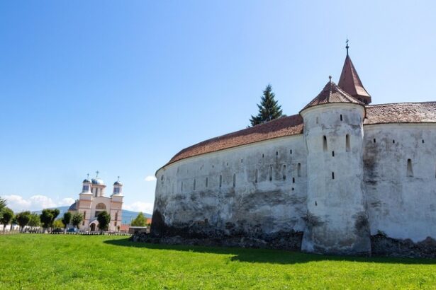 turistii care merg in transilvania pot face turul bisericilor fortificate ridicate de sasi 681c8dfd94221