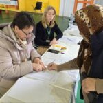 turistii din vama veche voteaza masiv au fost suplimentate buletinele de vot la sectia de votare nr 469 68172f5c6f3b4