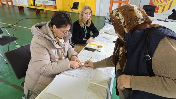 turistii din vama veche voteaza masiv au fost suplimentate buletinele de vot la sectia de votare nr 469 68172f5c6f3b4