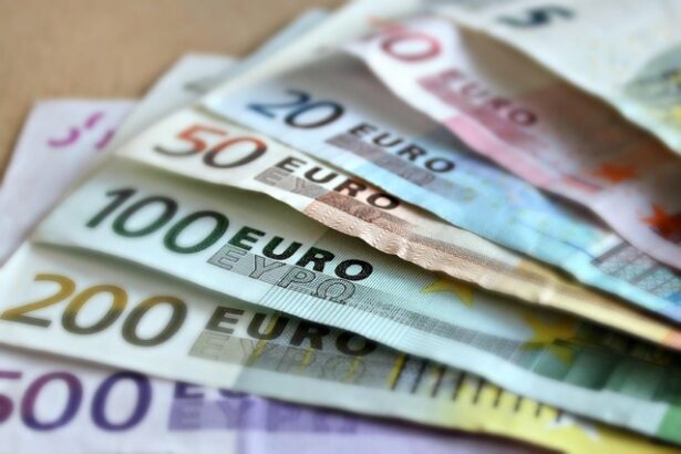 ultima ora comisia europeana suspenda din banii romaniei pentru ca nu au fost schimbati sefii companiilor din energie agentiei de monitorizare a companiilor de stat si nu au fost reformate pensiile s 6839810b5b09a