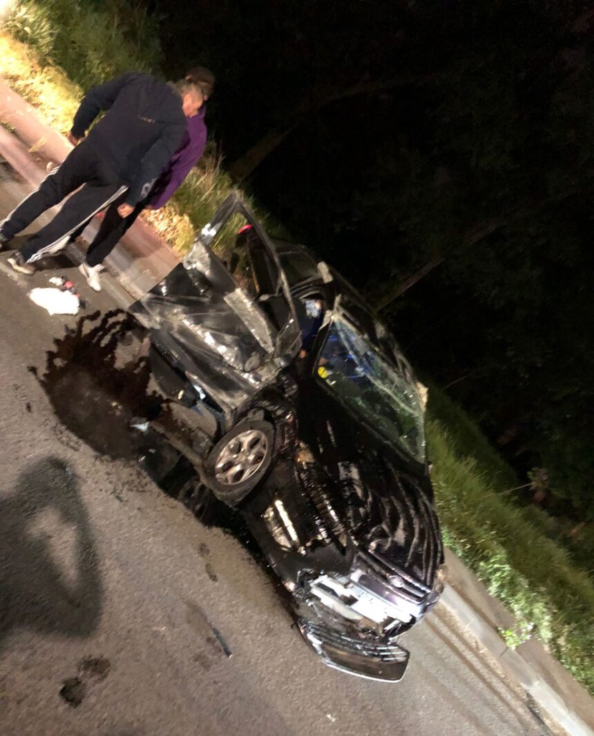 un autoturism s a facut praf dupa ce s a rasturnat pe bulevardul tomis la iesire din constanta 68204a37e143c