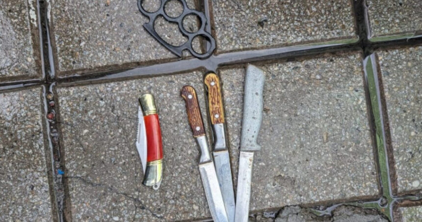 un barbat a fost gasit cu cutite un briceag si un box la protestul din piata constitutiei cerut de george simion 68348b31526c2