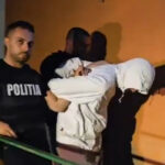 un barbat acuzat de furt i a atacat pe politistii care incercau sa l prinda a muscat de mana un agent 68204625cb03b