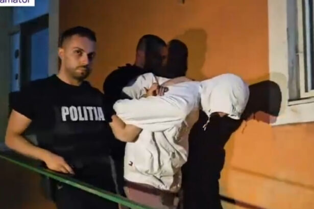 un barbat acuzat de furt i a atacat pe politistii care incercau sa l prinda a muscat de mana un agent 68204625cb03b