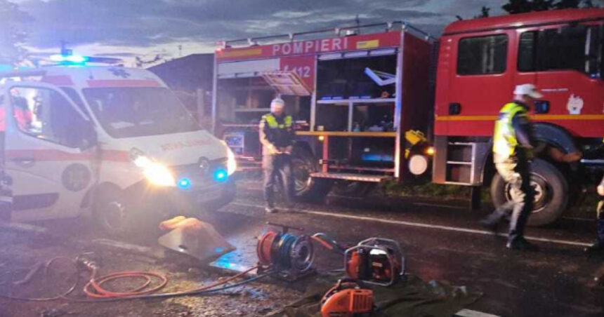 un tanar de 19 ani a murit si doua persoane au fost ranite dupa ce masina in care se aflau a lovit un vehicul parcat si un stalp 6838c54fb420d