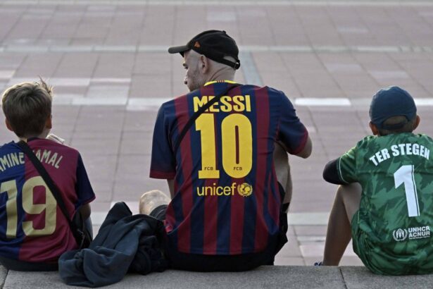 urmasul lui messi la barcelona la cine va ajunge tricoul cu numarul 10 din vara 682c1b8e3e7fe