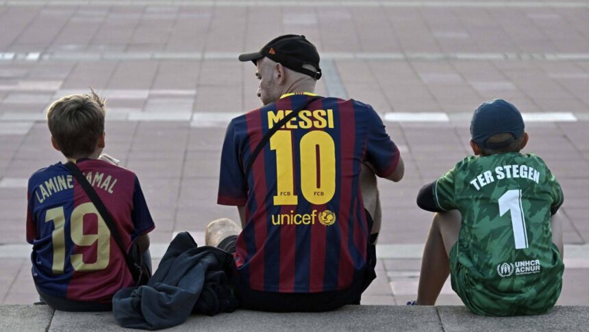 urmasul lui messi la barcelona la cine va ajunge tricoul cu numarul 10 din vara 682c1b8e3e7fe