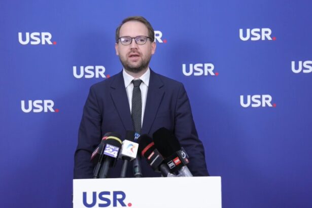 usr i a spus lui nicusor dan ca vrea taierea ajutoarelor sociale fritz statul este prea gras trebuie pus la regim video 6839c9d950f55