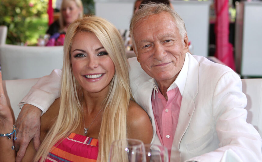 vaduva fondatorului playboy a fost ceruta in casatorie la 8 ani de la decesul lui cine e viitorul sot al lui crystal hefner 6815e25e4102c