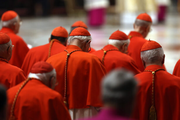 vaticanul anunta ca va dezactiva acoperirea telefoniei mobile pe intregul sau teritoriu pentru a izola conclavul 6819167f1d6e4