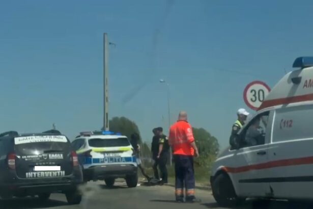 video accident rutier in zona celsy la sensul giratoriu intervin echipajele de la ambulanta 68133e5d785d3