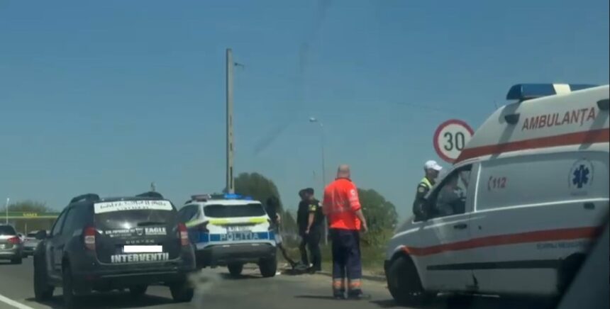 video accident rutier in zona celsy la sensul giratoriu intervin echipajele de la ambulanta 68133e5d785d3