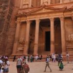 video aproximativ 1 800 de turisti evacuati din orasul antic petra dupa ce zona a fost lovita de inundatii 68184f96bdaa7