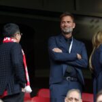 video arne slot nu l a uitat pe jurgen klopp gestul tehnicianului de la liverpool de la festivitatea de decernare a titlului in premier league 68335f3f378d5