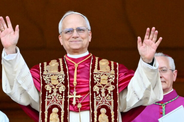 video cine este robert prevost cardinalul american care a fost ales noul papa ce spunea papa francisc despre el 681cf61e1cc81