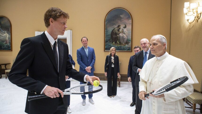 video de data asta s a abtinut ce a facut jannik sinner la intalnirea cu papa leon al xiv lea 6824aa24ad2a3