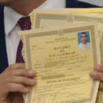 video dupa nicusor dan si george simion si a prezentat diploma de bacalaureat si a adus cu el si certificatul de casatorie 68232efe2f65e