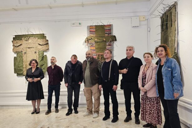 video galerie foto vernisajul expozitiei de sculptura eu si imprejurarile mele la muzeul de arta constanta 681407981f14c