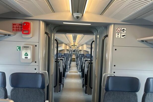 video imagini cu primul tren produs de polonezi pentru romania 68303bfb54d7c