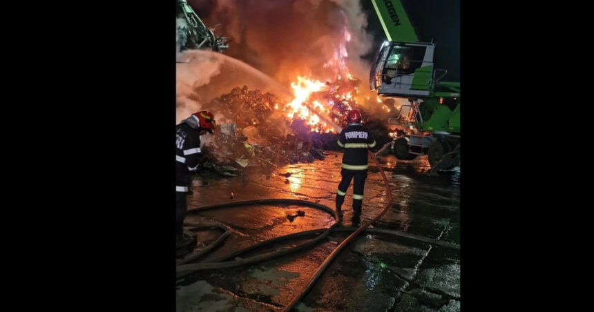 video incendiu in portul constanta 800 de tone de deseuri feroase cuprinse de flacari 683b145341b05