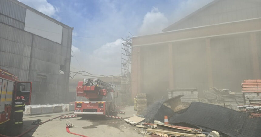 video incendiu la o structura din sectorul 3 al capitalei lipita de hala laminor mesaj ro alert din cauza degajarilor de fum 682b178dcfcc6