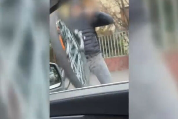 video incident violent in trafic la timisoara un biciclist a atacat o soferita si i a spart parbrizul masinii 6819b1d6627c3