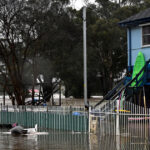 video inundatiile au facut prapad in australia a plouat intr o zi cat pentru 4 luni localnicii s au refugiat pe acoperisuri 682d7c1c4a67b