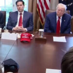 video laude uluitoare aduse lui trump de ministrii cabinetului sau odele ca cele auzite la ceausescu si kim jong un 6813dbc657298