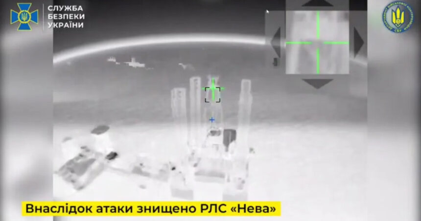 video momentul in care obiective militare ale kremlinului in marea neagra sunt distruse de o lovitura combinata de drone maritime si aeriene 682ae71355d11
