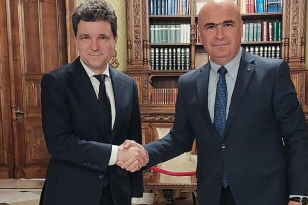 video nicusor dan s ar putea intalni astazi cu ilie bolojan cand ar urma sa aiba loc investirea sa in functia de presedinte surse 682b09d6db4d1